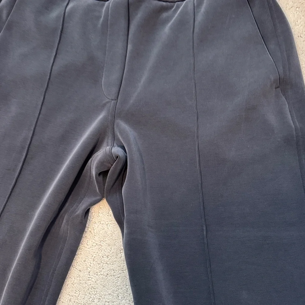 Lululemon Womens Black wide leg sweatpant - Picture 2 of 6
